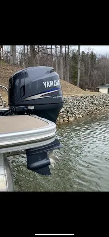 Slide: The Image of 2011 Bennington 2550 RCL pontoon boat with Yamaha outboard motor on a calm lake. - 4