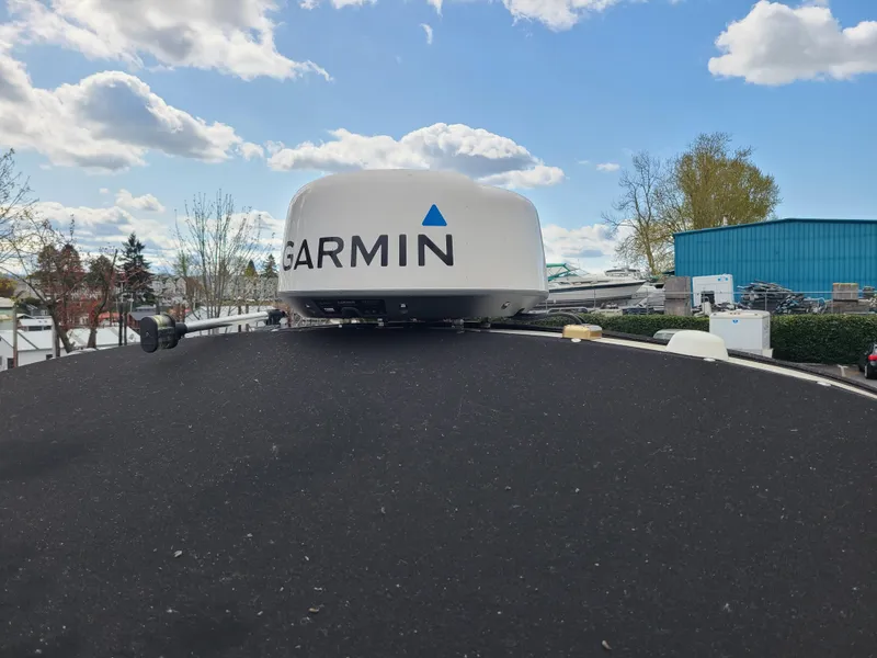 Slide: The Image of 2006 Sea Ray 290 Sun Sport with Garmin radar, under a partly cloudy sky. - 25