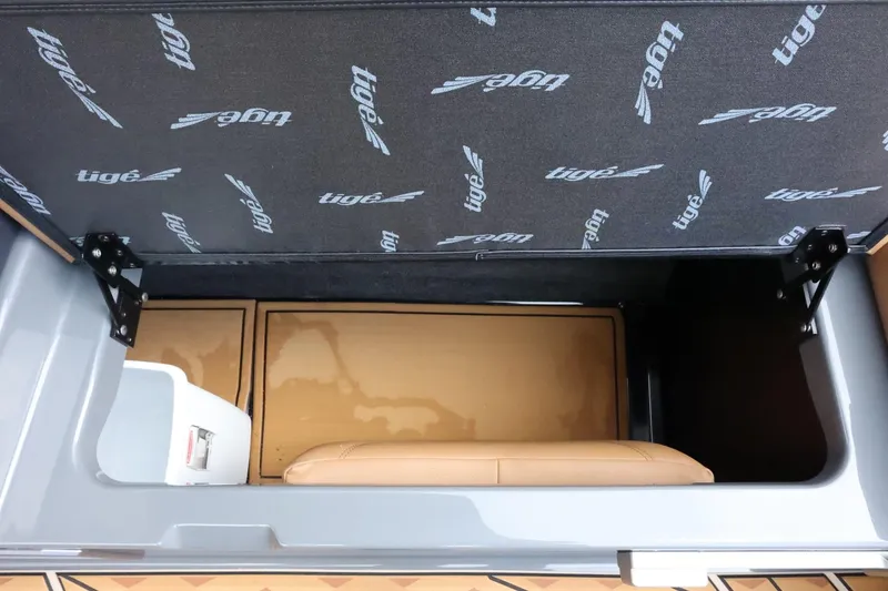 Slide: The Image of Tigé Ultré 25ZX 2025 - 55