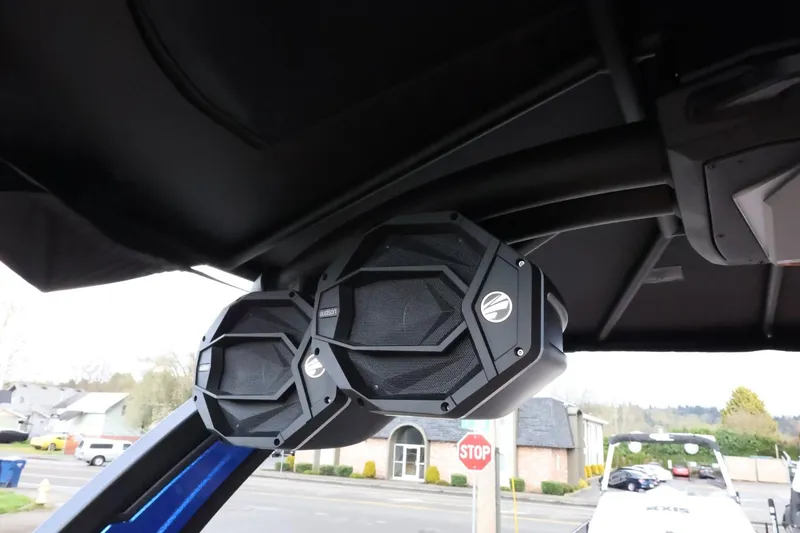 Slide: The Image of Tigé Ultré 25ZX 2025 - 56