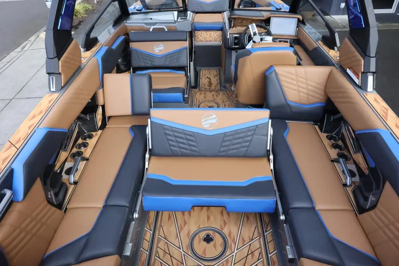 Slide: The Image of Tigé Ultré 25ZX 2025 - 61