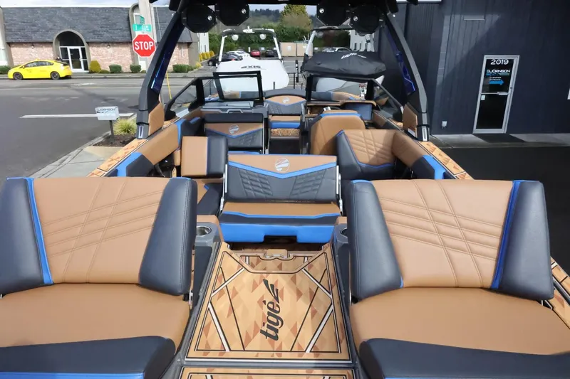 Slide: The Image of Tigé Ultré 25ZX 2025 - 62