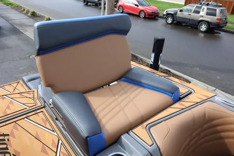 Slide: The Image of Tigé Ultré 25ZX 2025 - 64