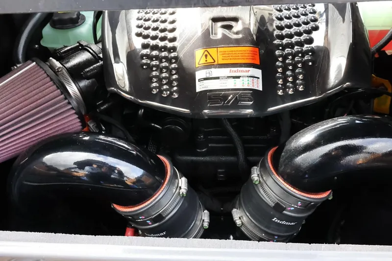 Slide: The Image of Tigé Ultré 25ZX 2025 - 71