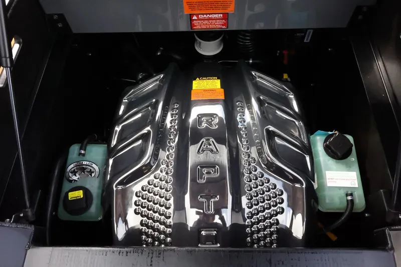 Slide: The Image of Tigé Ultré 25ZX 2025 - 72