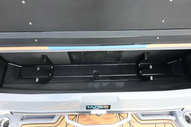 Slide: The Image of Tigé Ultré 25ZX 2025 - 73