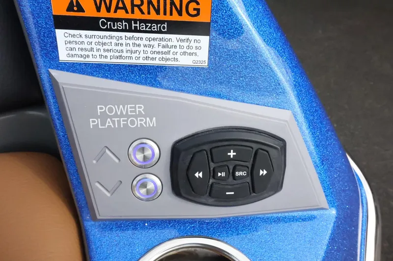 Slide: The Image of Tigé Ultré 25ZX 2025 - 74