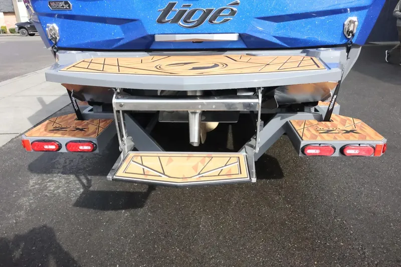 Slide: The Image of Tigé Ultré 25ZX 2025 - 77