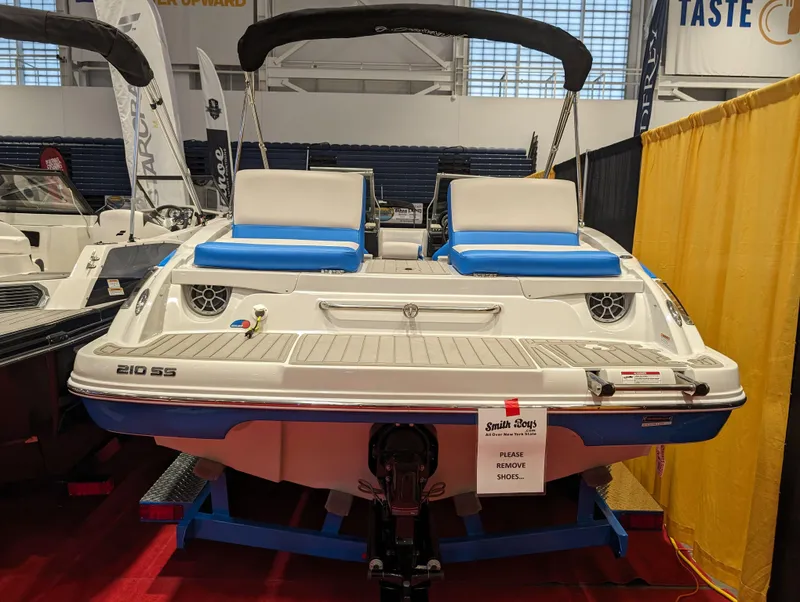Slide: The Image of Crownline Boats 210SS 2024 - 13