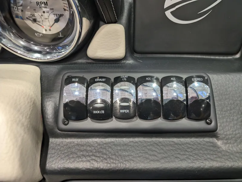 Slide: The Image of Crownline Boats 210SS 2024 - 3