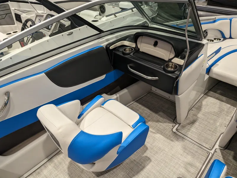 Slide: The Image of Crownline Boats 210SS 2024 - 9