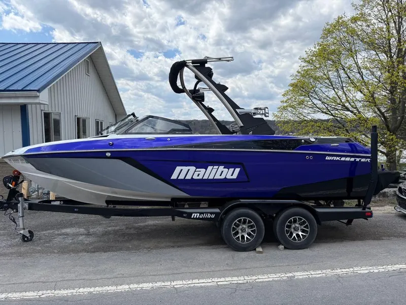 Slide: The Image of Malibu Wakesetter 22 LSV 2021 - 1