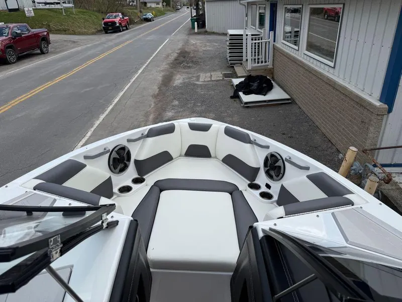 Slide: The Image of Malibu Wakesetter 22 LSV 2021 - 11