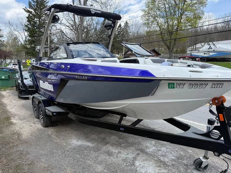 Slide: The Image of Malibu Wakesetter 22 LSV 2021 - 12