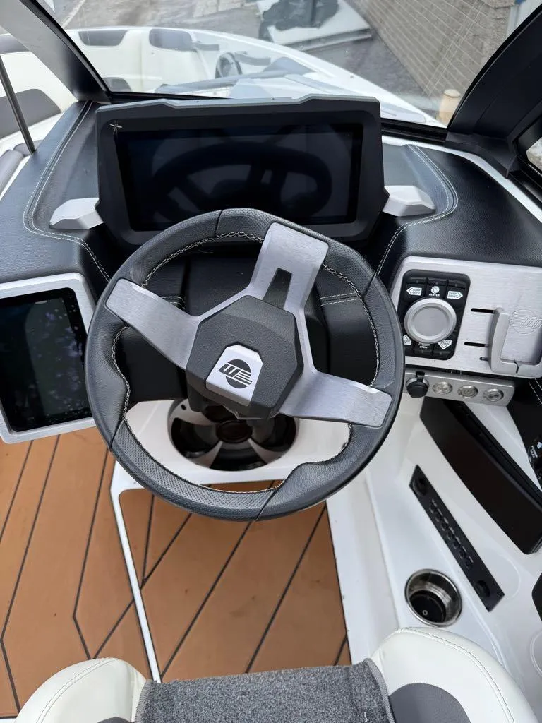 Slide: The Image of Malibu Wakesetter 22 LSV 2021 - 14