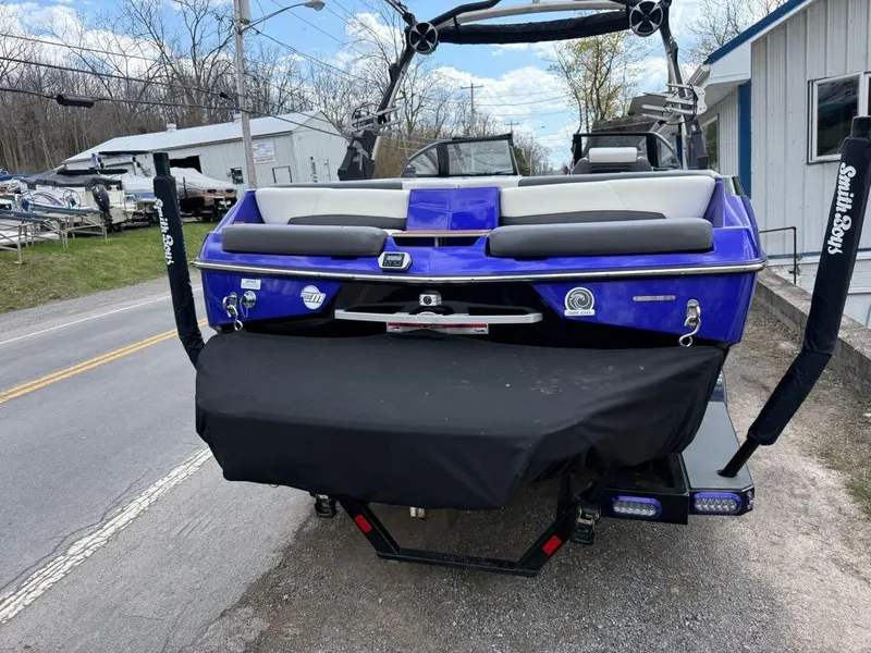 Slide: The Image of Malibu Wakesetter 22 LSV 2021 - 3