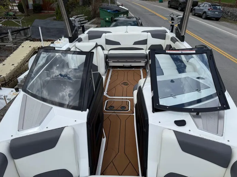 Slide: The Image of Malibu Wakesetter 22 LSV 2021 - 4