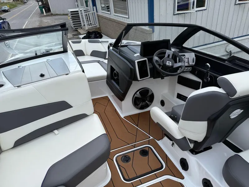 Slide: The Image of Malibu Wakesetter 22 LSV 2021 - 7