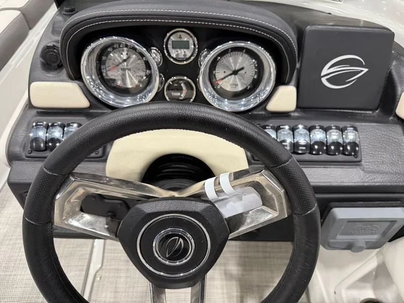 Slide: The Image of Crownline Boats E210 XS 2024 - 18