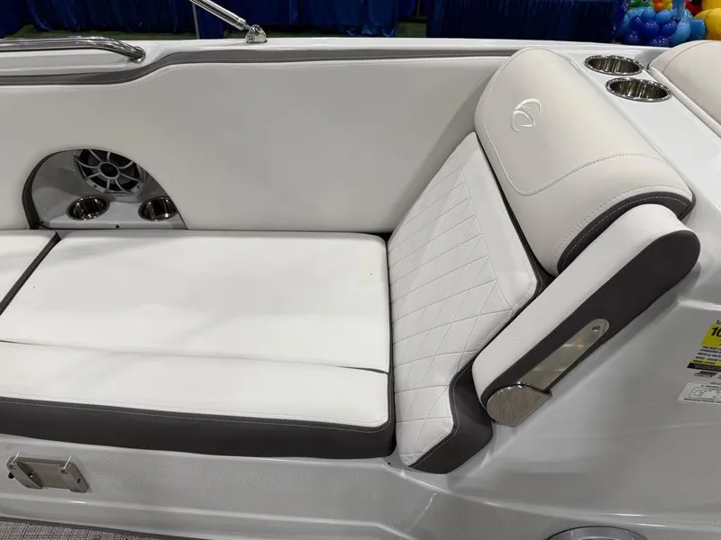 Slide: The Image of Crownline Boats E210 XS 2024 - 20