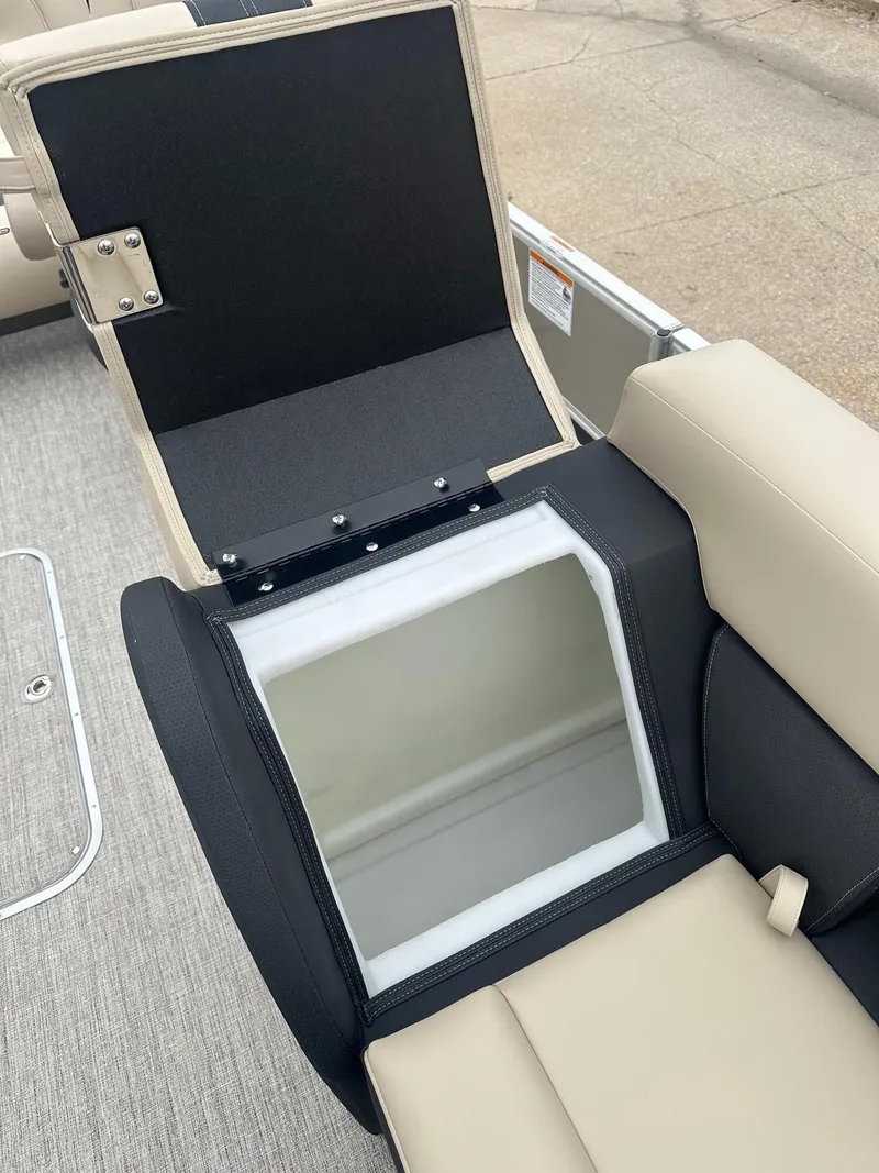 Slide: The Image of Berkshire CTS Series 24UL CTS 2025 seat with storage compartment. - 20