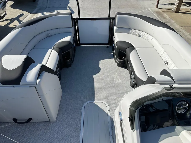 Slide: The Image of Avalon 23' LSZ Platinum Versatile Rear Bench w/ 200HP! 2025 - 11