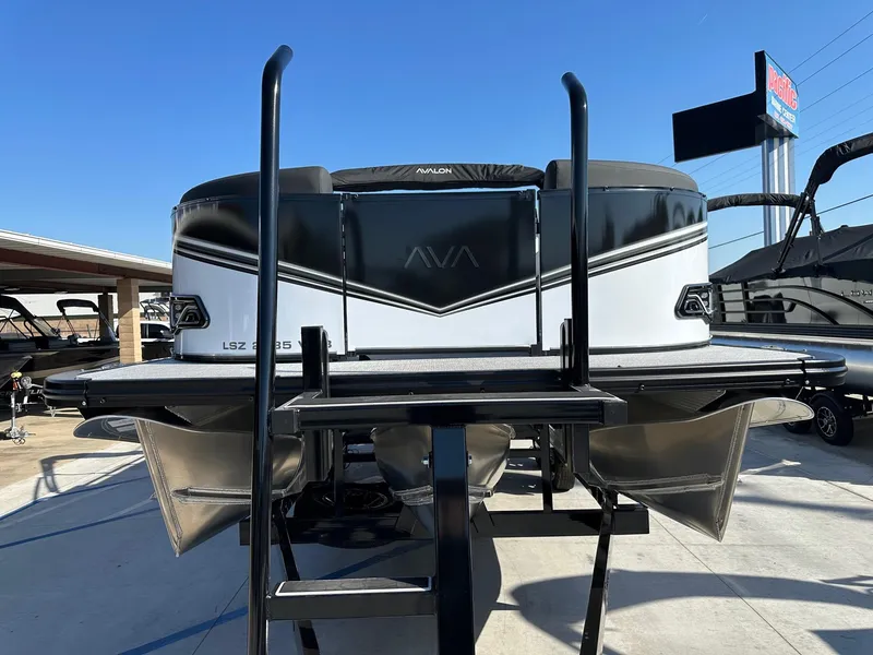 Slide: The Image of Avalon 23' LSZ Platinum Versatile Rear Bench w/ 200HP! 2025 - 12