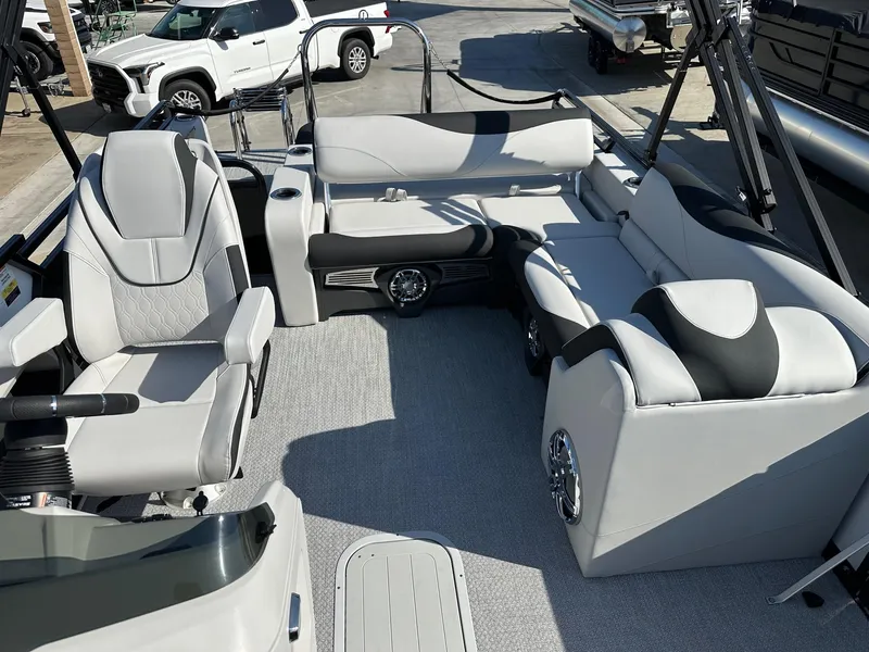 Slide: The Image of Avalon 23' LSZ Platinum Versatile Rear Bench w/ 200HP! 2025 - 14