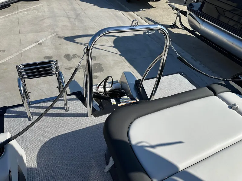 Slide: The Image of Avalon 23' LSZ Platinum Versatile Rear Bench w/ 200HP! 2025 - 16