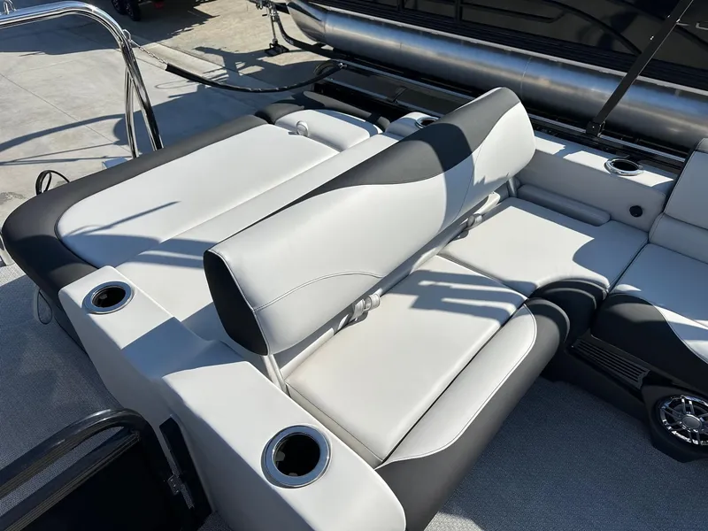 Slide: The Image of Avalon 23' LSZ Platinum Versatile Rear Bench w/ 200HP! 2025 - 5