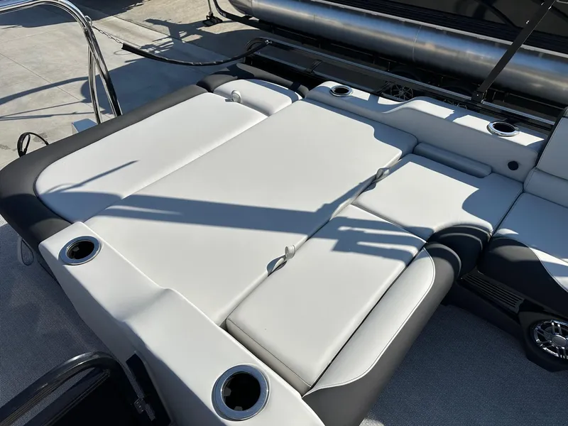Slide: The Image of Avalon 23' LSZ Platinum Versatile Rear Bench w/ 200HP! 2025 - 6