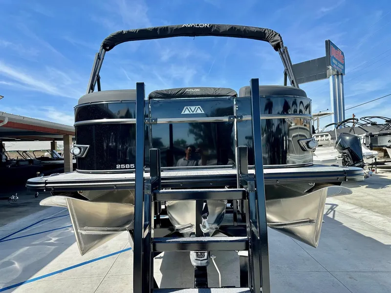 Slide: The Image of Avalon 25' Catalina Platinum Elite w/ 225HP Mercury! 2025 - 9