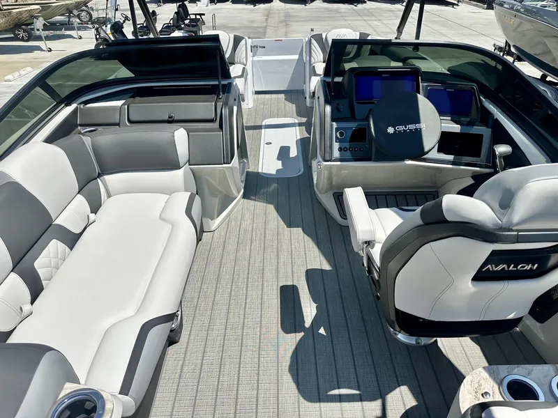 Slide: The Image of Avalon 25' Carbon Series Excalibur Elite Windshield w/ 400HP V10! 2025 - 7