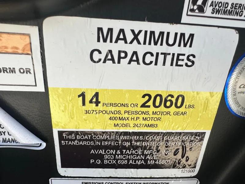 Slide: The Image of Avalon 25' Carbon Series Excalibur Elite Windshield w/ 400HP V10! 2025 - 9