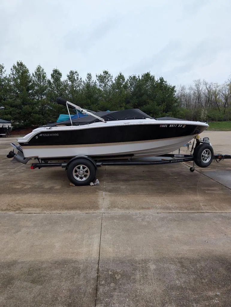Slide: The Image of 2016 Four Winns 180 Horizon boat on trailer, parked outdoors. - 7
