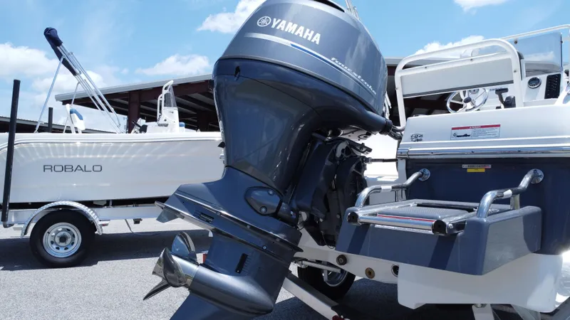 Slide: The Image of Robalo R160 Center Console 2025 - 11