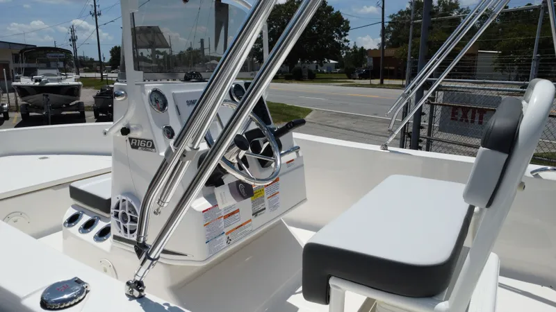 Slide: The Image of Robalo R160 Center Console 2025 - 13