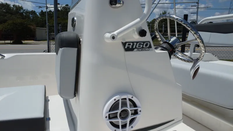 Slide: The Image of Robalo R160 Center Console 2025 - 14