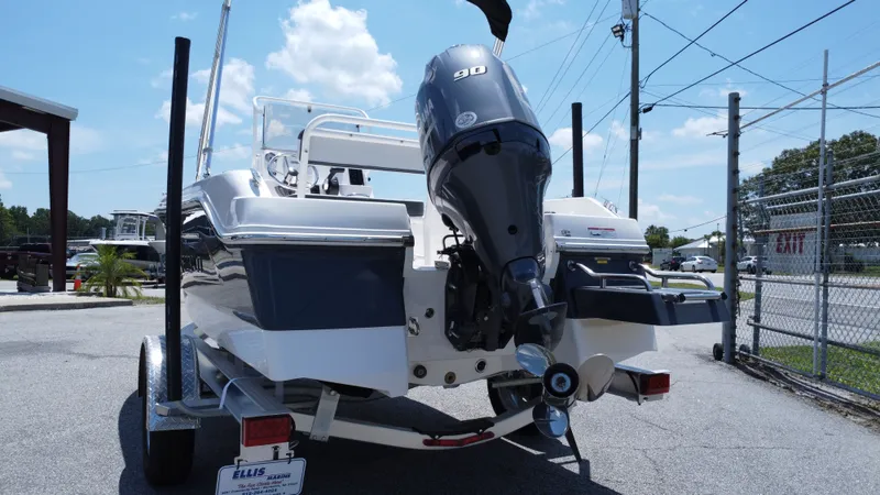Slide: The Image of Robalo R160 Center Console 2025 - 3