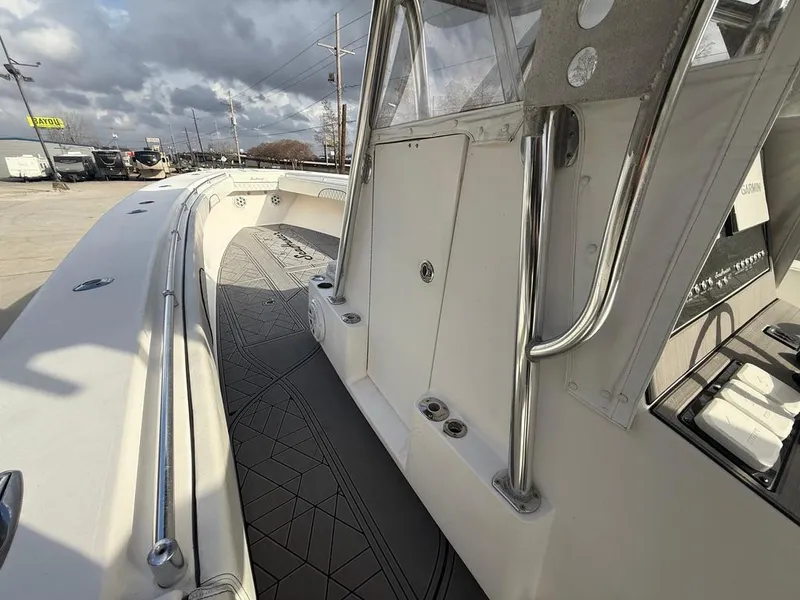 Slide: The Image of 2006 SeaHunter 41 CC Offshore Center Console boat with sleek design and spacious deck. - 19