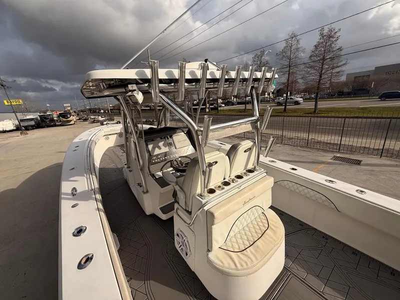 Slide: The Image of 2006 SeaHunter 41 CC Offshore Center Console boat with rod holders and seating. - 32