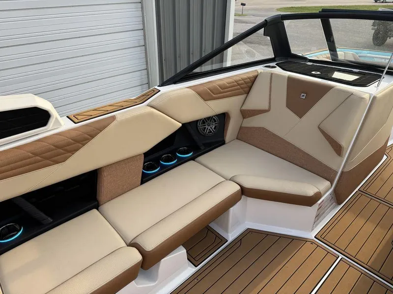 Slide: The Image of Nautique Super Air Nautique S23 2025 - 13