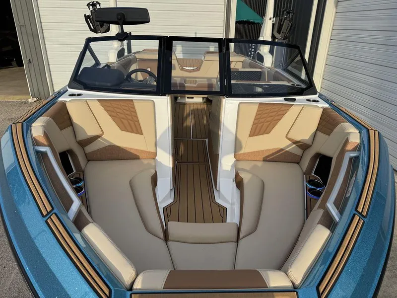 Slide: The Image of Nautique Super Air Nautique S23 2025 - 20