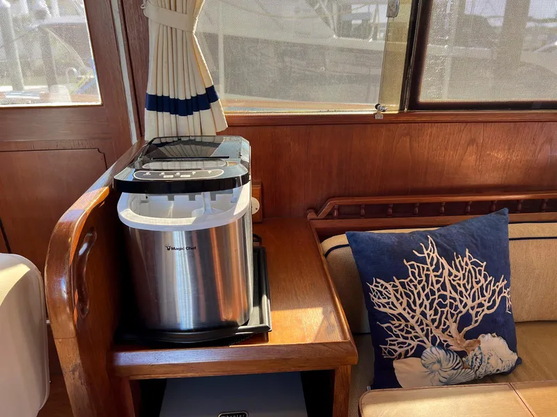 Slide: The Image of Lindmark 39 Trawler 1983 - 51