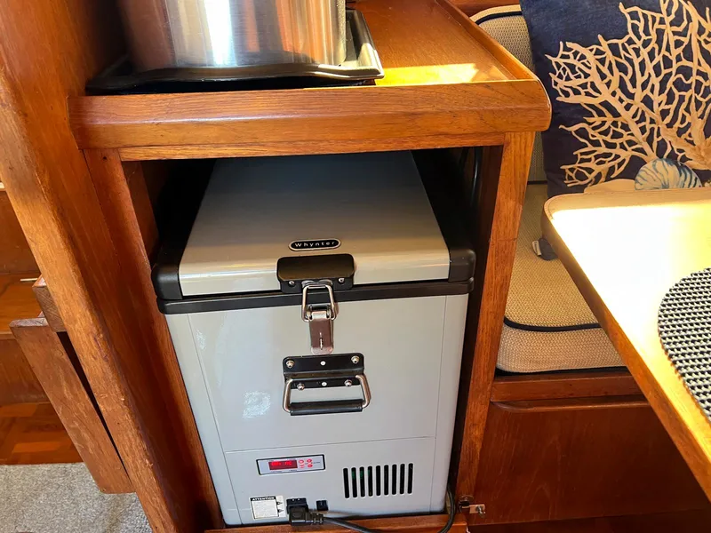 Slide: The Image of Lindmark 39 Trawler 1983 - 52