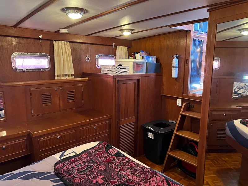 Slide: The Image of Lindmark 39 Trawler 1983 - 63