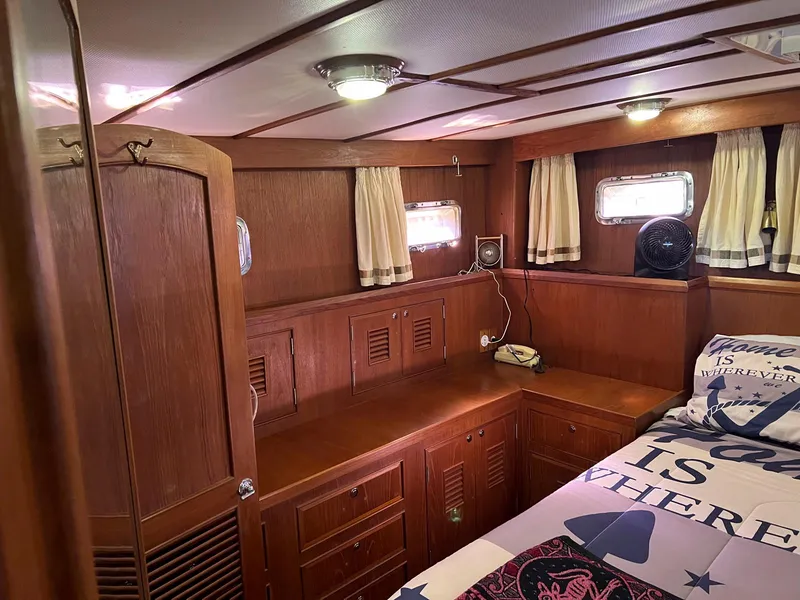 Slide: The Image of Lindmark 39 Trawler 1983 - 64