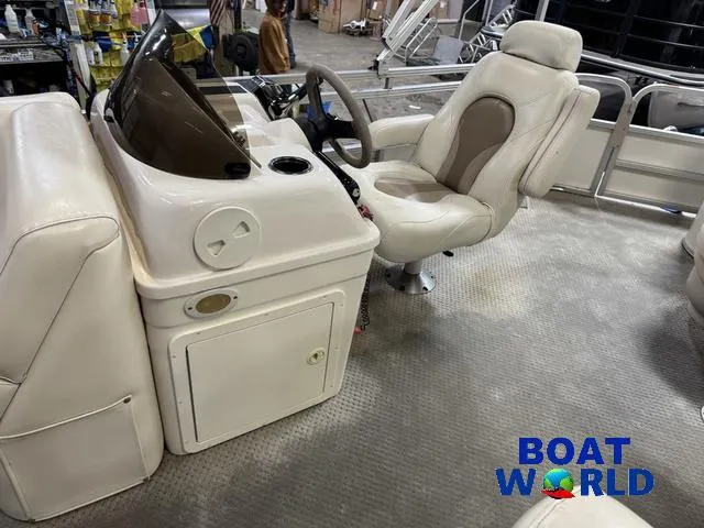 Slide: The Image of 2008 SunChaser 8522 boat interior with captain's chair and control console. - 16