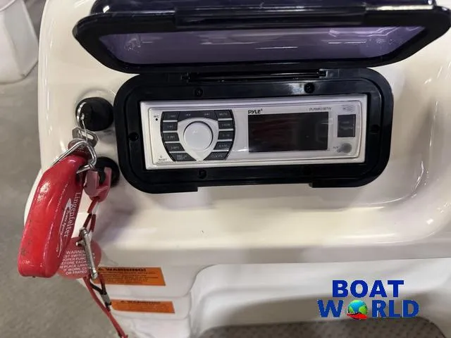 Slide: The Image of Control panel of 2008 SunChaser 8522 boat with Pyle stereo system. - 22