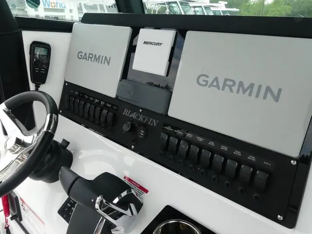 Slide: The Image of Blackfin 252 CC 2025 - 14